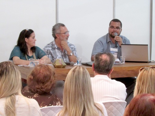 Maria José, Paulo Sodré e eu na palestra sobre Literatura Infantil.
